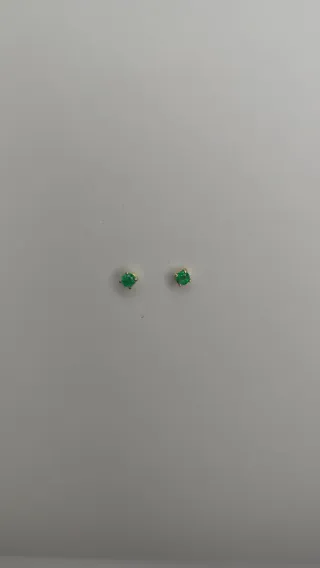 Pendientes de oro ley 750 con esmeralda