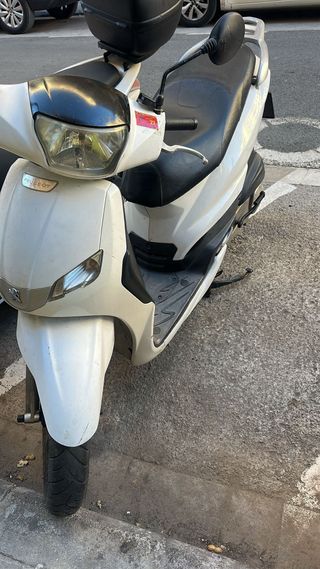 Moto Peugeot Blanca