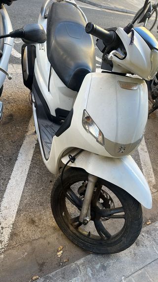 Moto Peugeot Blanca