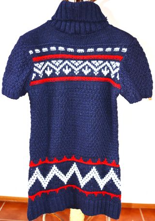 Jersey cuello alto azul y rojo