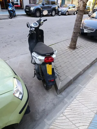 Moto Scooter Blanca