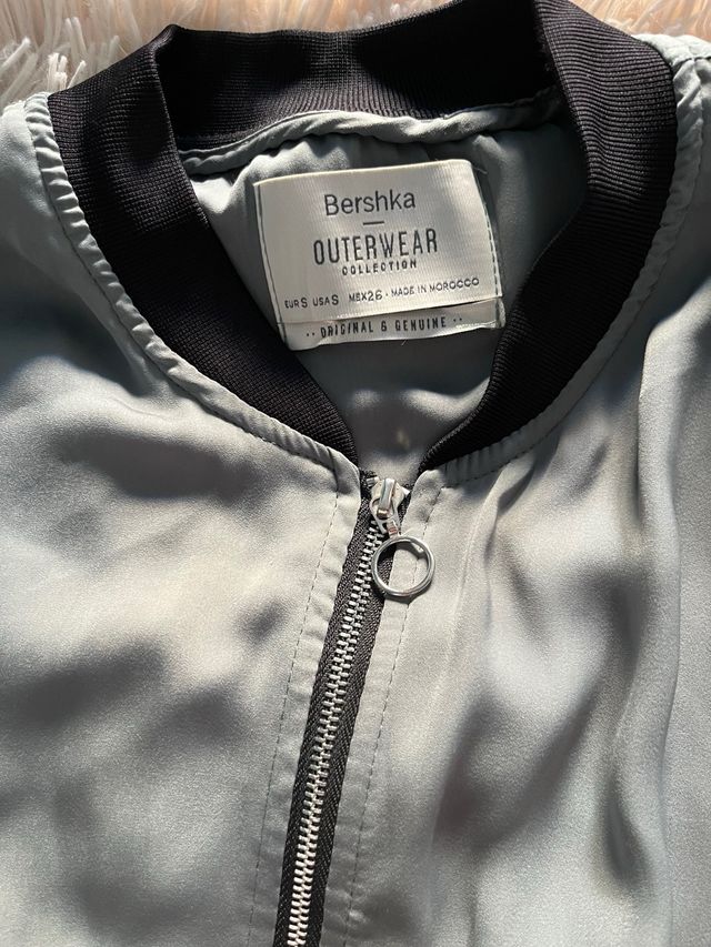 Chaqueta fina bomber verde Bershka