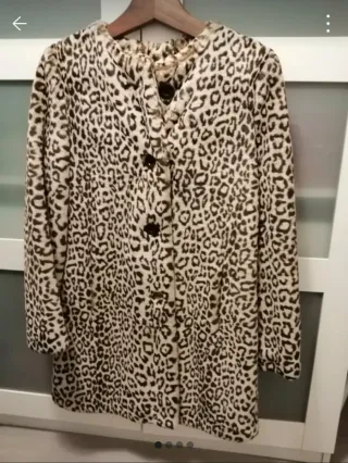Abrigo estampado animal print mujer