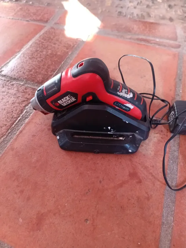 Atornilladora Black & Decker a batería