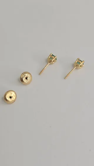 Pendientes de oro ley 750 con esmeraldas
