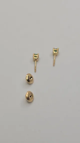 Pendientes de oro ley 750 con esmeraldas