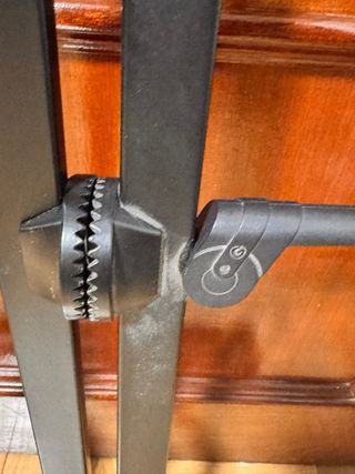 Pie de piano eléctrico negro