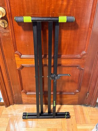 Pie de piano eléctrico negro