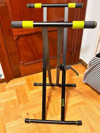 Pie de piano eléctrico negro