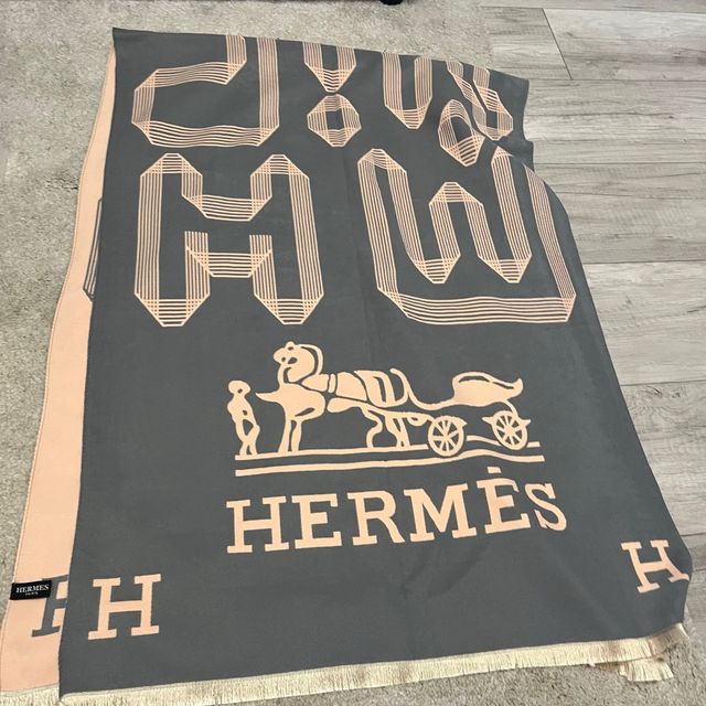 Sciarpa Hermès grigia e rosa in felpa