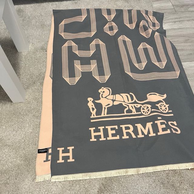 Sciarpa Hermès grigia e rosa in felpa