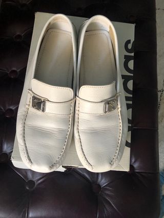 Zapatos de piel Louis Vuitton blancos