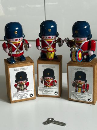 Soldatini di latta con scatola