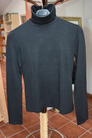 Jersey negro cuello alto