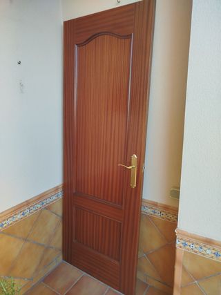 Puerta de madera para interior