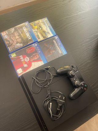 PS4 500GB + 1 mando + 4 juegos