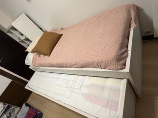 Dormitorio de dos camas de 90 con cajones