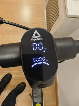 Patinete Eléctrico Reebok + Casco Talla L