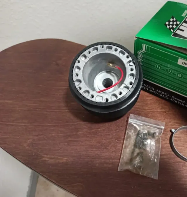 Piña Volante Nardi Momo Personal