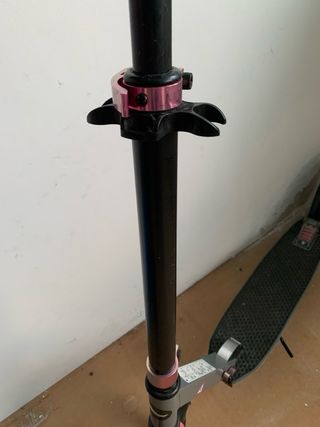 Patinete Oxelo gris y rosa .