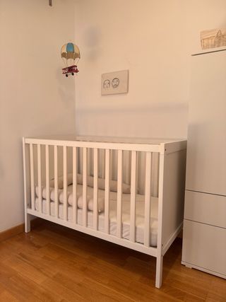 Cuna Ikea blanca modelo SUNDVIK