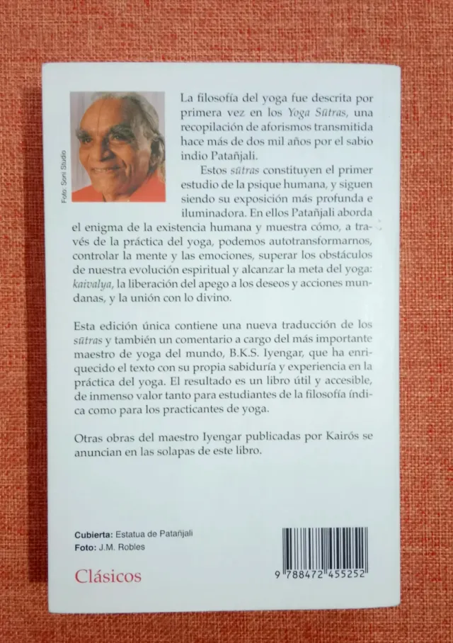 LUZ SOBRE LOS YOGA SŪTRAS DE PATANJALI