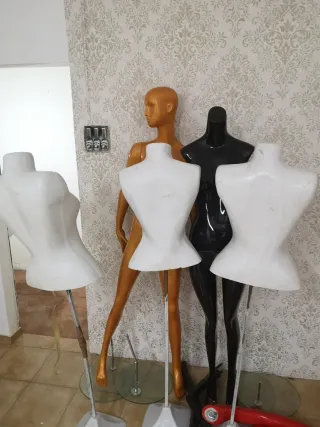 Maniquí dorado mujer todos 5 pisa total