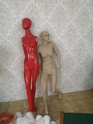 Maniquí dorado mujer todos 5 pisa total