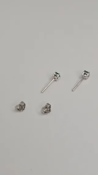 Pendientes de esmeralda y oro blanco