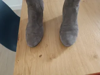 Botas altas grises de ante