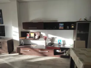 Mueble de comedor madera y cristal