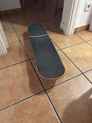 Skate Negro con Diseño Blanco