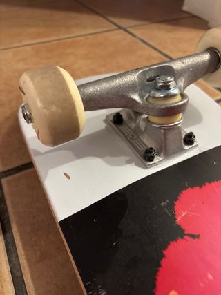 Skate Negro con Diseño Blanco