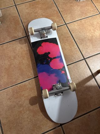 Skate Negro con Diseño Blanco