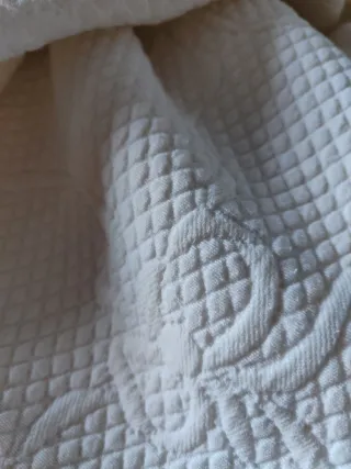 Lote 2 colchas algodón blancas:40€