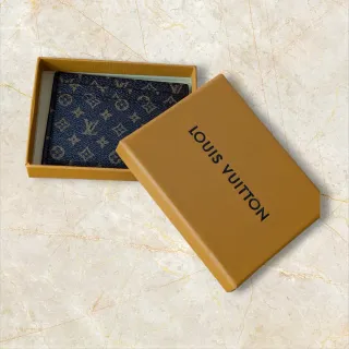 Tarjetero Louis Vuitton Monogram Marrón.