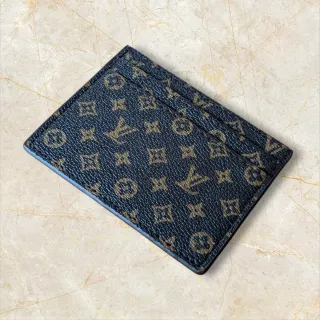 Tarjetero Louis Vuitton Monogram Marrón.