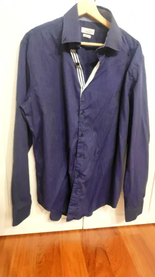 Camisa Zara azul con rayas blancas