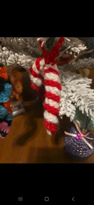 Alberello decorato con luci e addobbi