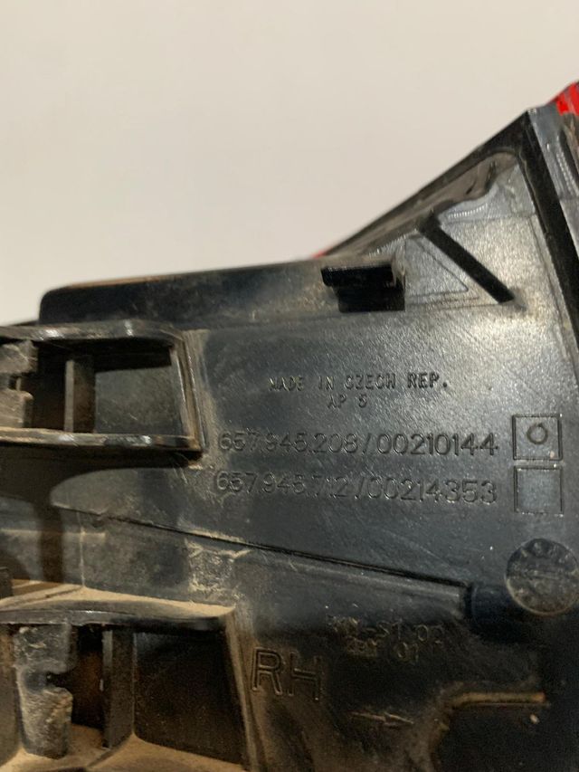 PILOTO TRASERO DERECHO SKODA SCALA AÑO 2021