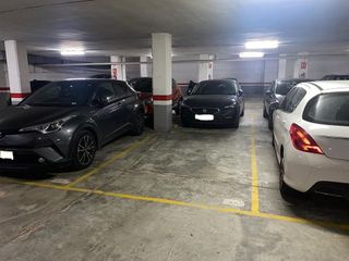 Garaje en venta en Pedró en Cornellà de Llobregat