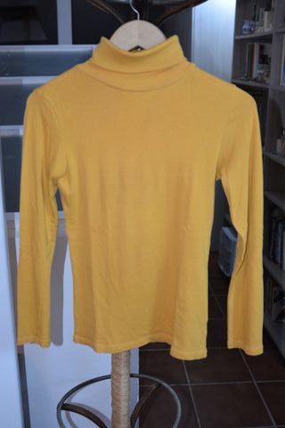 Jersey cuello alto color mostaza