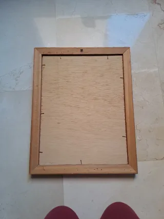 Cuadro antiguo niña con flores, marco dorado