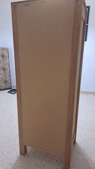 Vitrina de madera y cristal