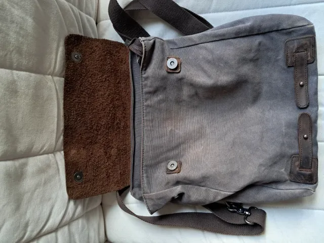 Mochila de lona y cuero