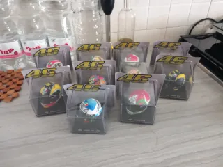Modellino Casco Valentino Rossi 46