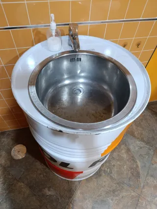 Lavabo de bidón de aceite Repsol