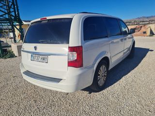 Lancia Voyager 2012