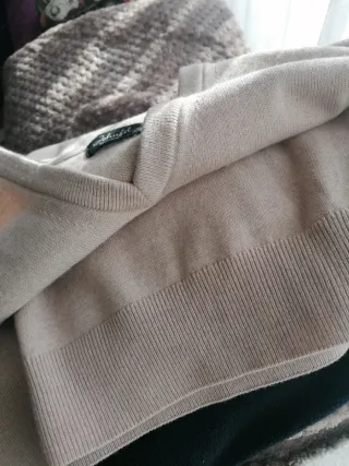 Jersey Johnfil cuello pico beige hombre