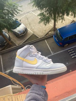 Nike Dunk High Zapatillas Blancas y Amarillas